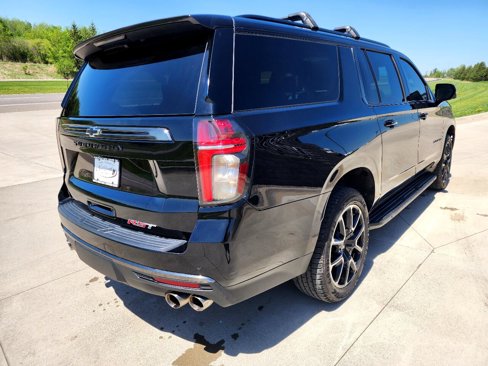 Used 2022 Chevrolet Suburban RST w/ Sport Performance Package image 5