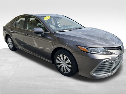 Used 2022 Toyota Camry LE image 7