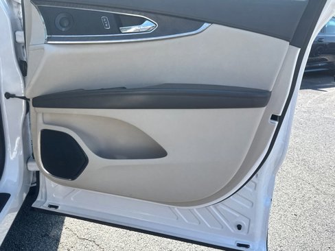 Used 2019 Lincoln Nautilus Reserve image 14