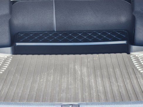 Used 2022 Toyota Camry SE image 10