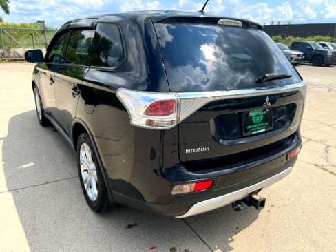Used 2015 Mitsubishi Outlander SE image 26