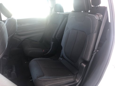 Used 2023 Jeep Grand Cherokee L Laredo image 9