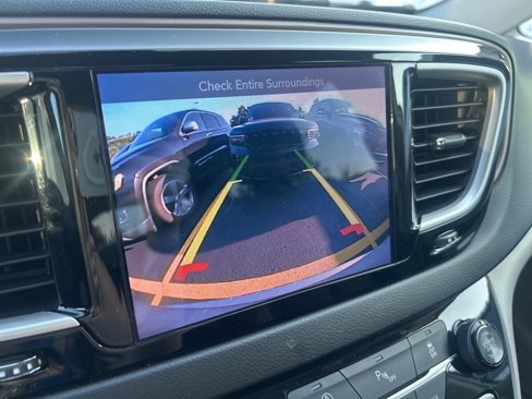 Certified 2017 Chrysler Pacifica Touring-L w/ Tire & Wheel Group image 38