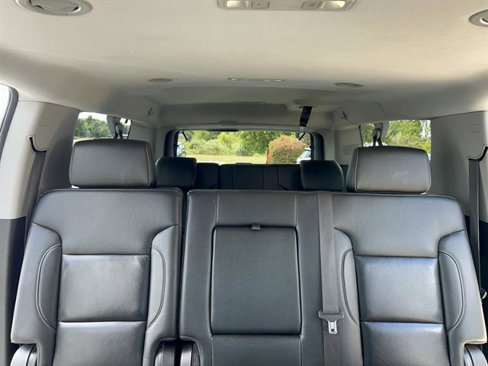 Used 2018 Chevrolet Suburban LT image 23