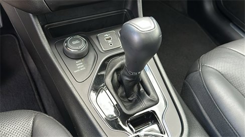 Used 2021 Jeep Cherokee Limited image 21