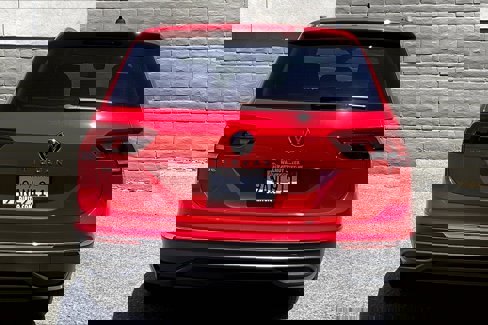 Certified 2022 Volkswagen Tiguan SE image 3