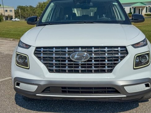 Used 2022 Hyundai Venue Limited w/ Cargo Package image 6
