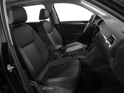 Used 2023 Volkswagen Tiguan SE w/ Panoramic Sunroof Package image 19