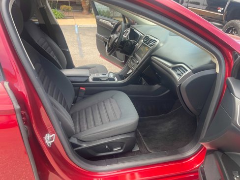 Used 2017 Ford Fusion SE w/ Fusion SE Technology Package image 15