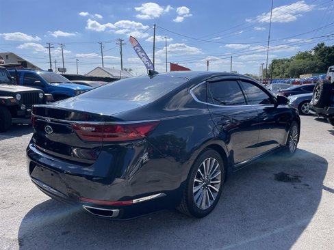 Used 2017 Kia Cadenza Premium w/ Luxury Package image 5