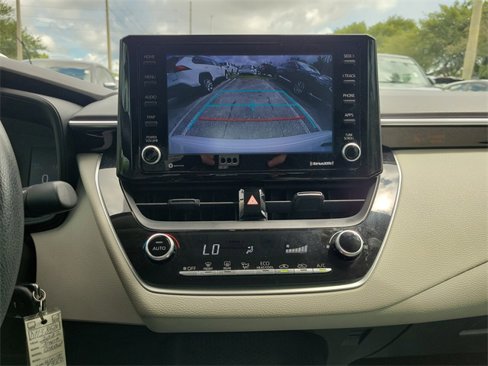 Used 2022 Toyota Corolla LE image 19