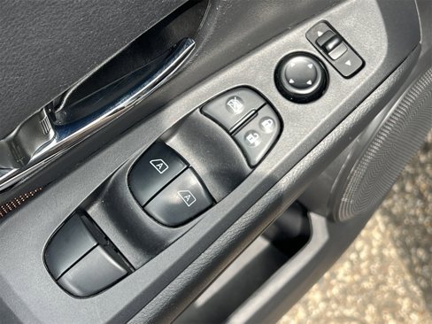 Certified 2024 Nissan Kicks SR image 15