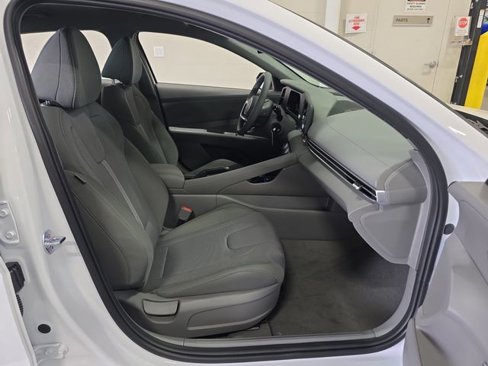 New 2025 Hyundai Elantra SE image 27
