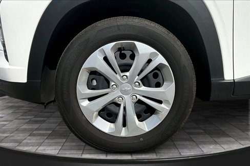Used 2025 Chevrolet Trax LS image 22