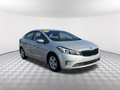 Used 2017 Kia Forte LX image 4