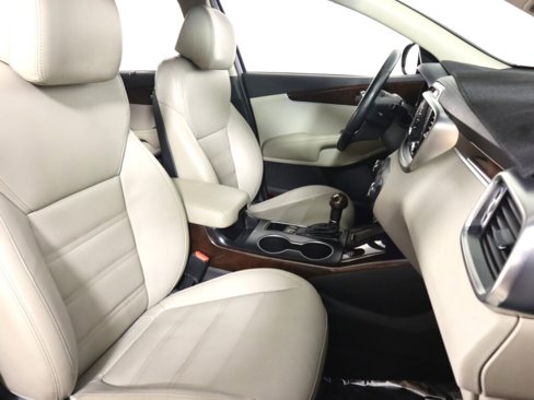 Used 2017 Kia Sorento EX image 45