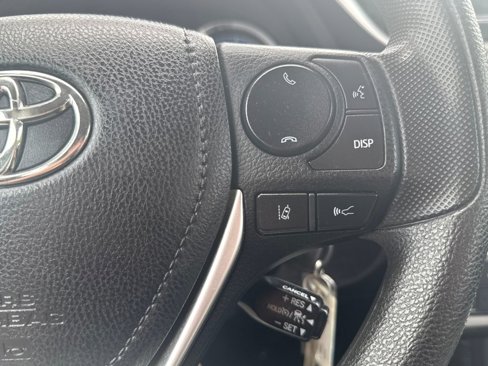 Used 2017 Toyota Corolla LE image 18