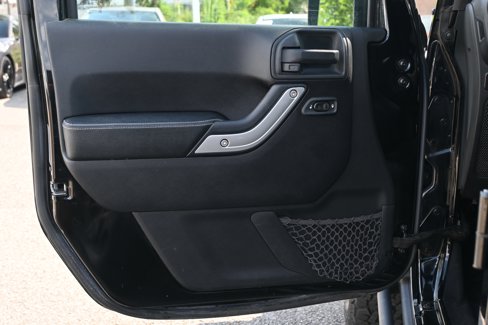 Used 2016 Jeep Wrangler Unlimited Rubicon image 32
