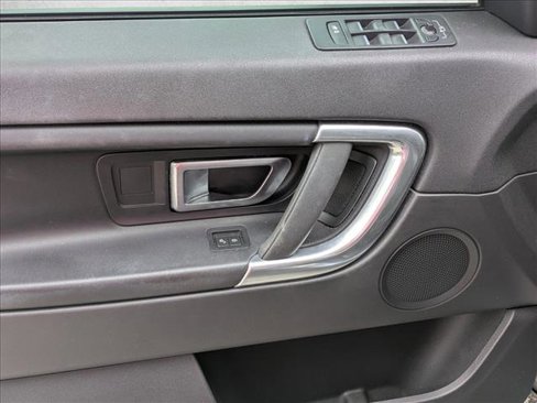 Used 2019 Land Rover Discovery Sport SE image 14