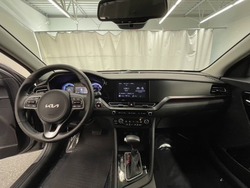 Used 2022 Kia Niro LXS image 13