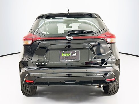 Used 2024 Nissan Kicks SV image 7