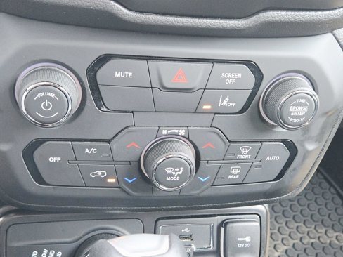 Used 2023 Jeep Renegade Latitude image 30