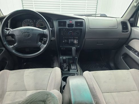 Used 2002 Toyota 4Runner SR5 image 2