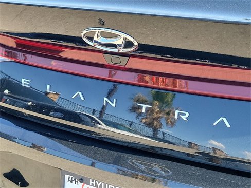 Used 2023 Hyundai Elantra SEL w/ Preferred Accessory Package image 17