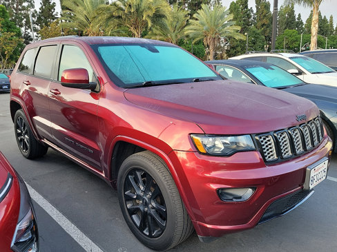 Used 2018 Jeep Grand Cherokee Altitude image 3