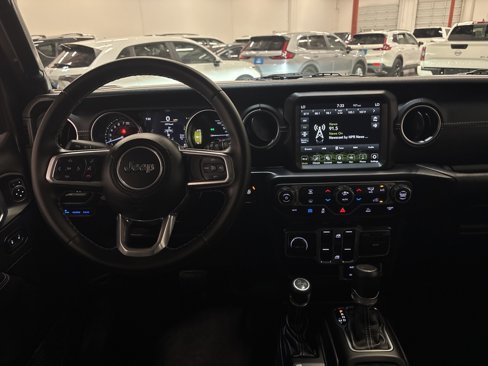 Used 2022 Jeep Wrangler Unlimited Sahara image 11