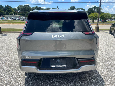 Used 2024 Kia EV9 Land image 5