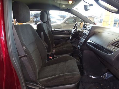 Used 2017 Dodge Grand Caravan SE image 9