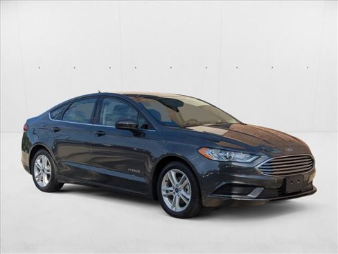 Used 2018 Ford Fusion S image 3