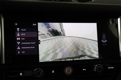 Certified 2025 Porsche Macan image 17