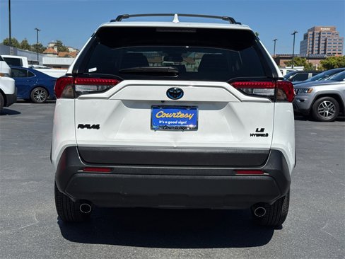 Used 2021 Toyota RAV4 LE image 10