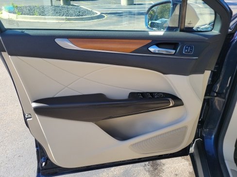 Used 2017 Lincoln MKC Select w/ Select Plus Package image 15