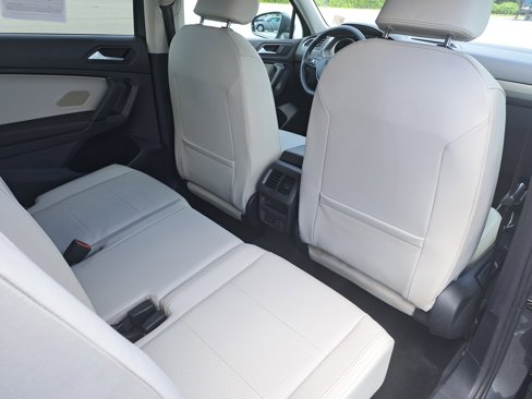 Used 2019 Volkswagen Tiguan SE image 11