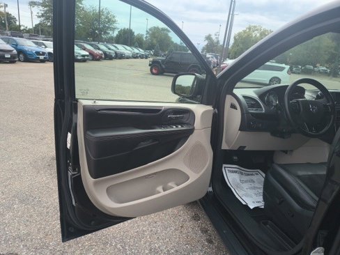Used 2020 Dodge Grand Caravan SXT image 10