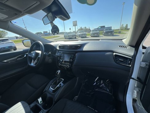 Used 2020 Nissan Rogue SV image 27