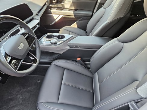 New 2025 Cadillac Optiq Luxury 1 image 16