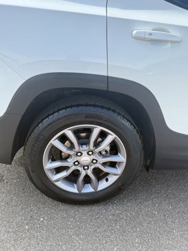 Used 2023 GMC Terrain SLT image 29