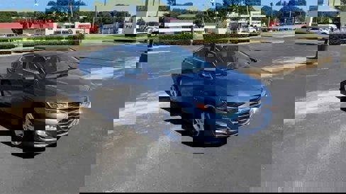 Used 2024 Chevrolet Malibu LT image 3