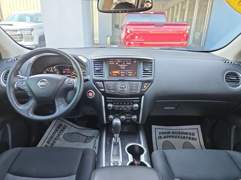 Used 2018 Nissan Pathfinder SV image 19