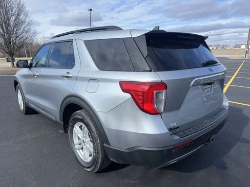 Used 2021 Ford Explorer XLT w/ Equipment Group 202A image 7