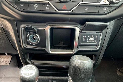 Used 2023 Jeep Wrangler Sport image 33