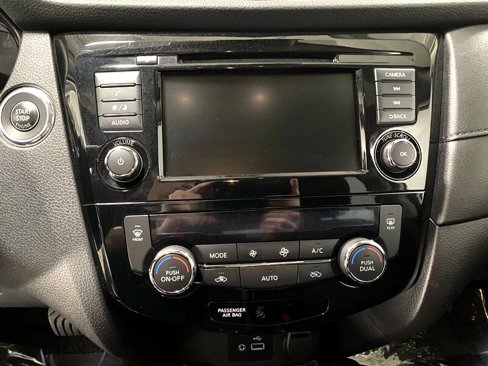 Used 2020 Nissan Rogue SV image 18
