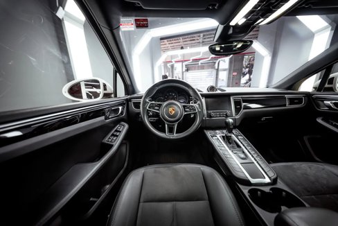 Used 2017 Porsche Macan image 25