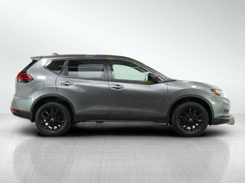 Used 2017 Nissan Rogue SV w/ Midnight Edition Package image 6