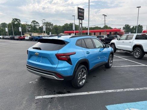 New 2025 Chevrolet Trax LT w/ LT Convenience Package image 2