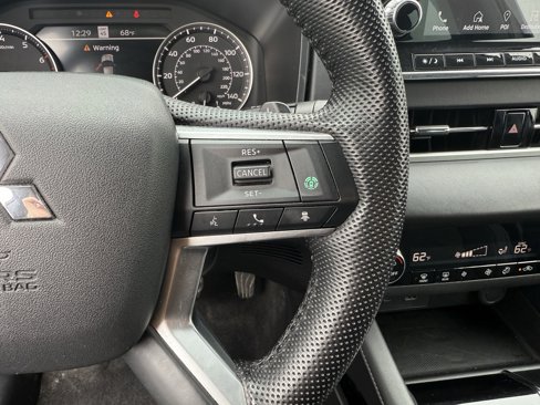 Used 2023 Mitsubishi Outlander SE image 19